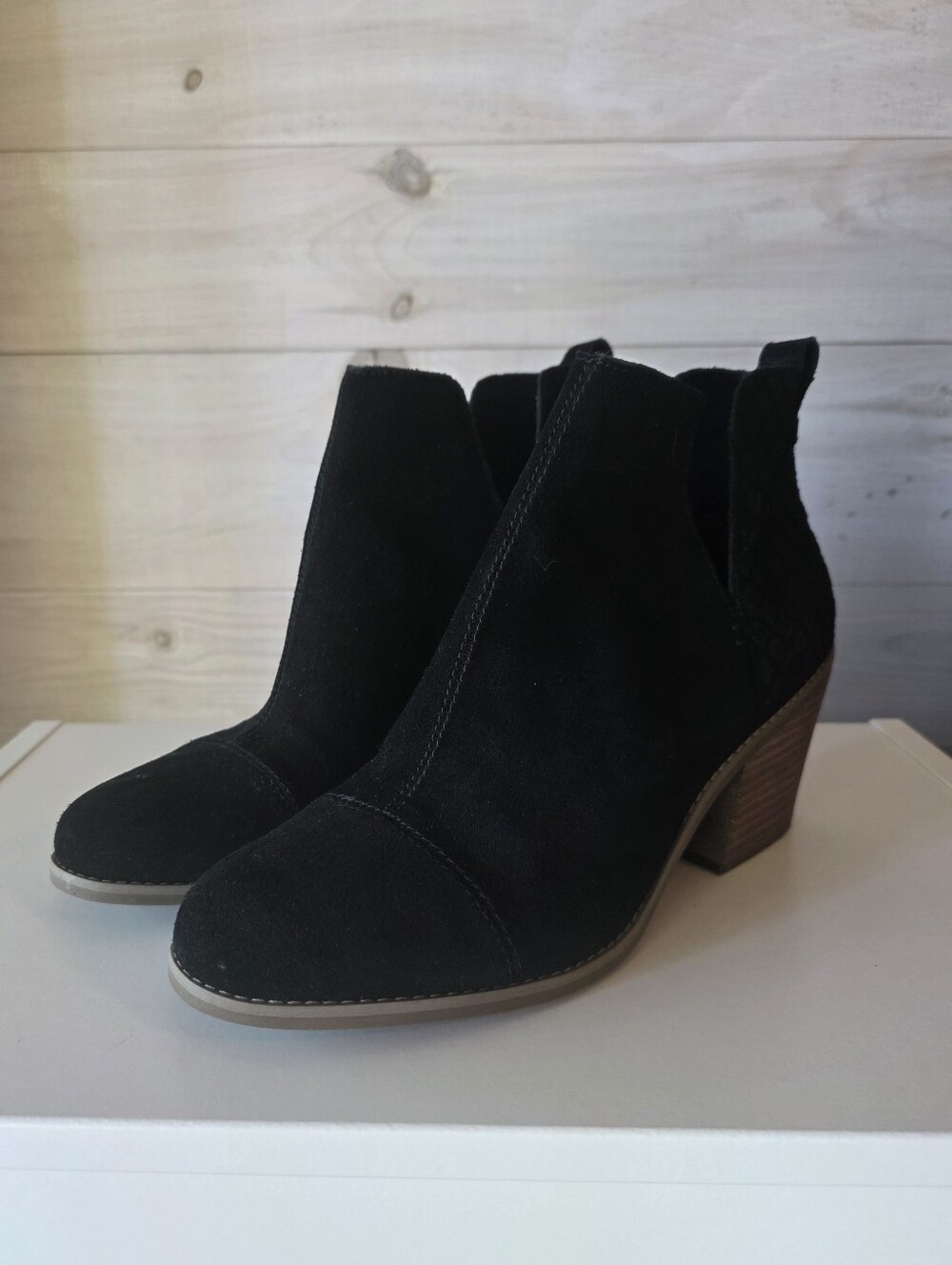 LIKE NEW Toms Everly Cutout Black Suede/Waffle Embossed Ankle Booties Size 11